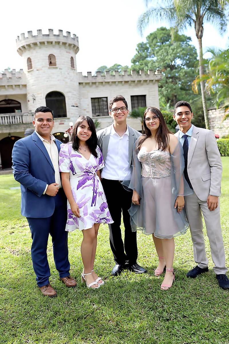 Diego Noel Martinez, Maria Fernanda Martinez, Gustavo Martinez, Andrea Barnica y Harold Romero