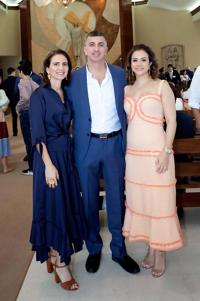 Nicole Canahuati con Roberto y Bridget Abud.