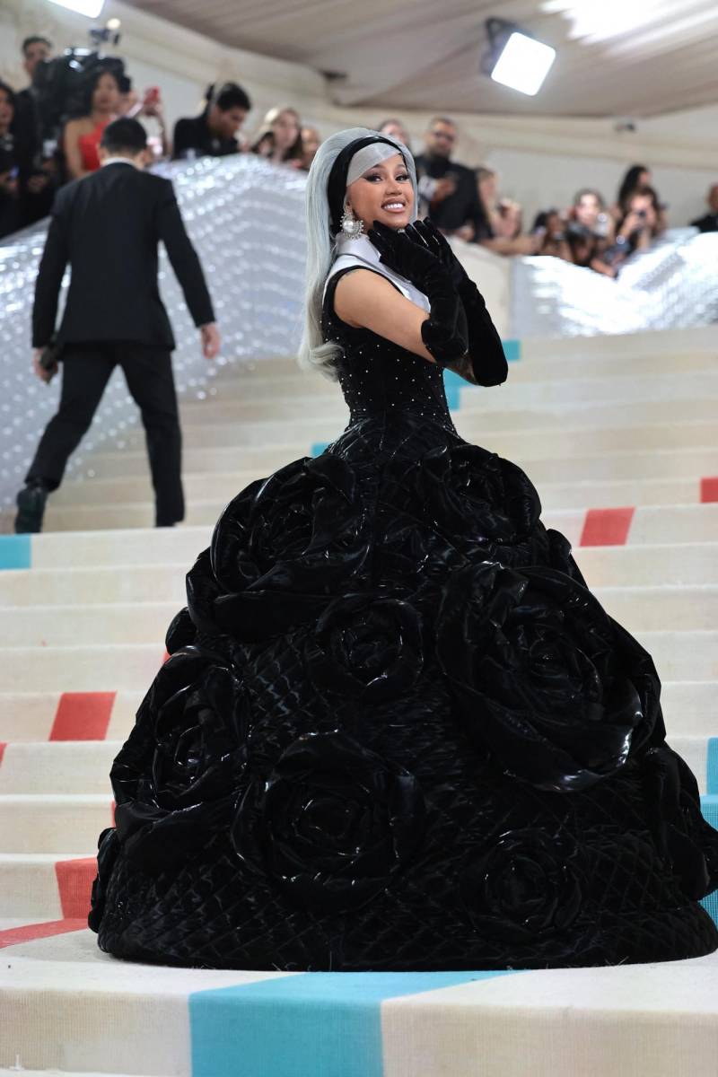  Cardi B 