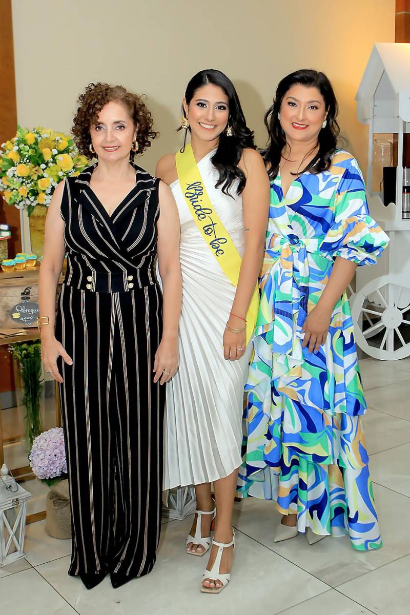Patricia Funes, Anna Jahleel Valenzuela y Karina Ardón. 