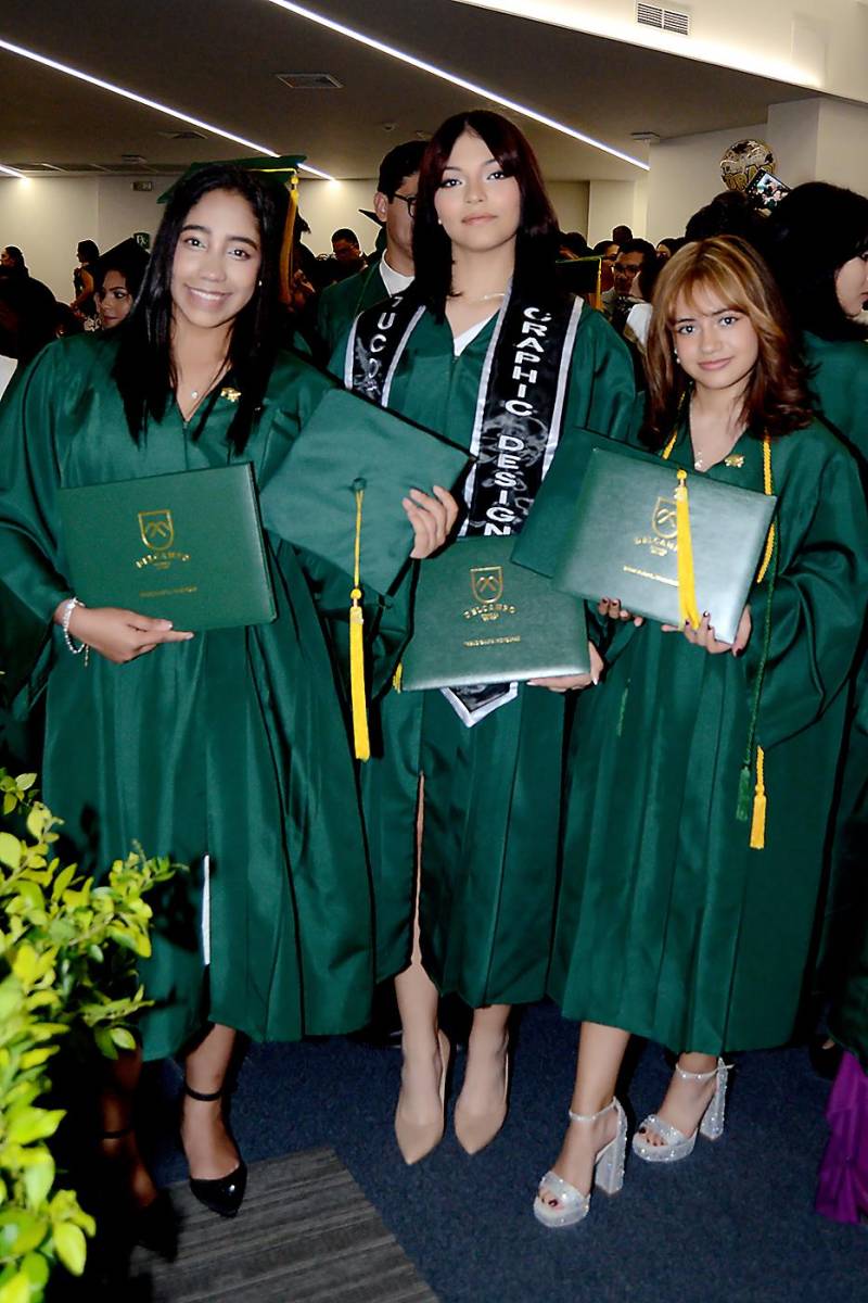 Daniela Zelaya, Katia Poujol y Alejandra Mejía.