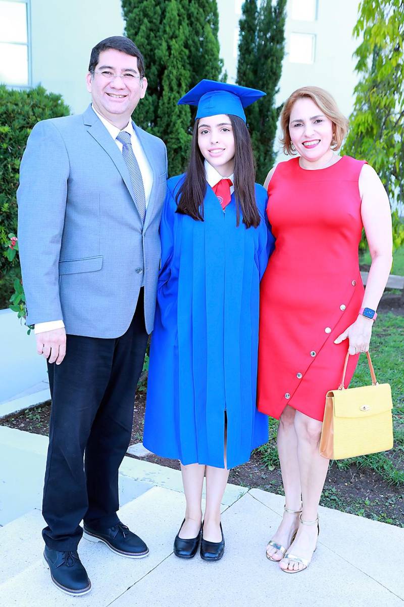 Luciana Gutiérrez con sus orgullosos progenitores 