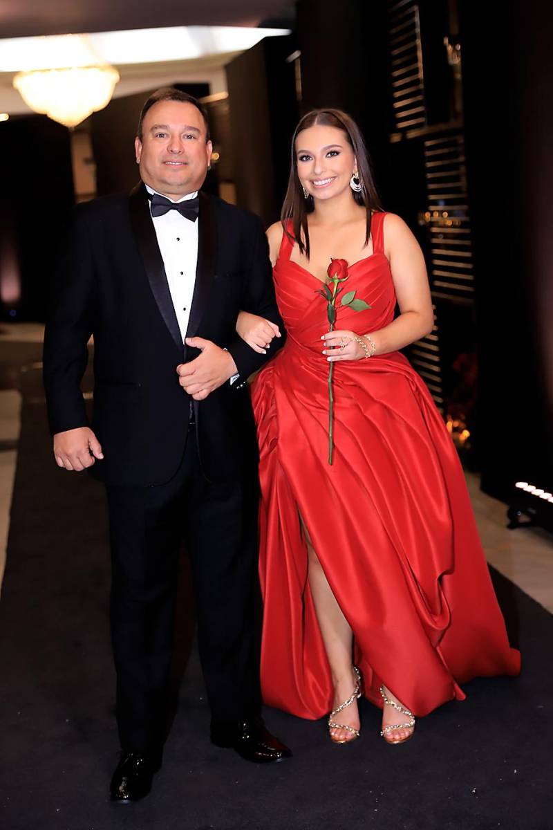 Desfile padres e hijos de la prom 2025 de DelCampo School