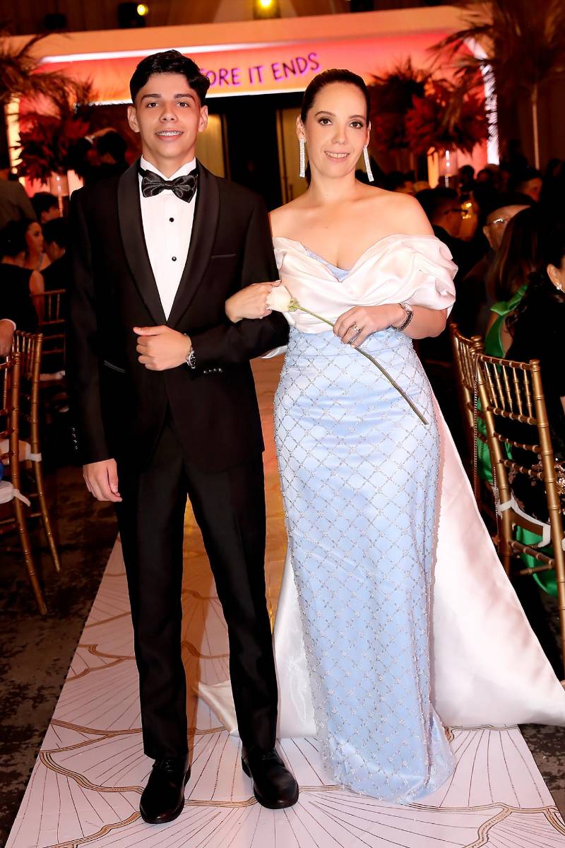 Diego Del Cid y su madre Daniela Terue. 