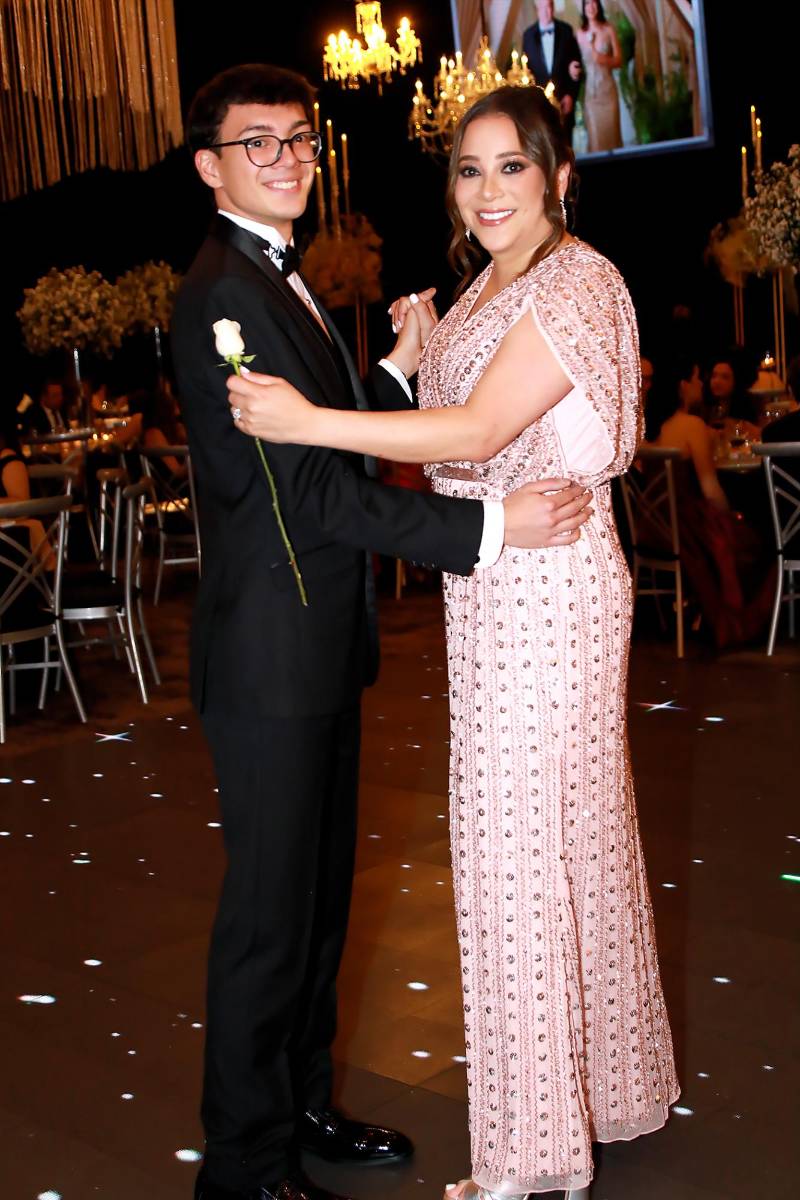 Alberto Erazo y su madre Alejandra Andino. 