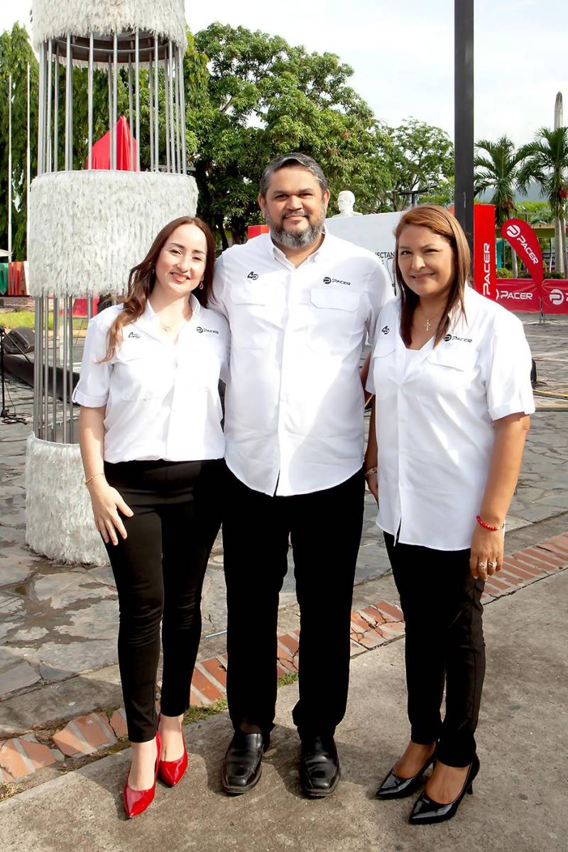 Cenia Bonilla, Víctor Martínez y Claudia Bardales.