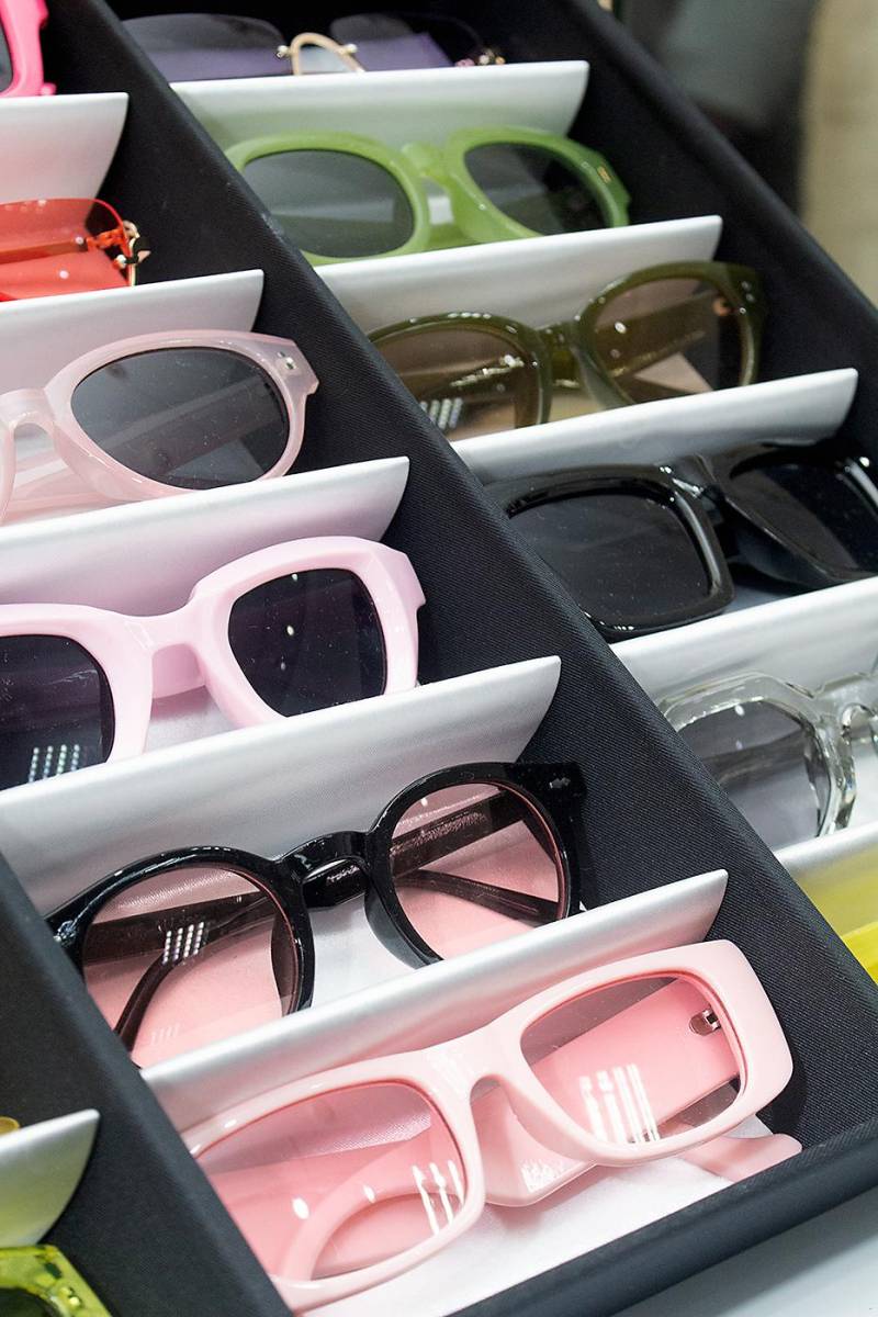Variedad de lentes de sol.