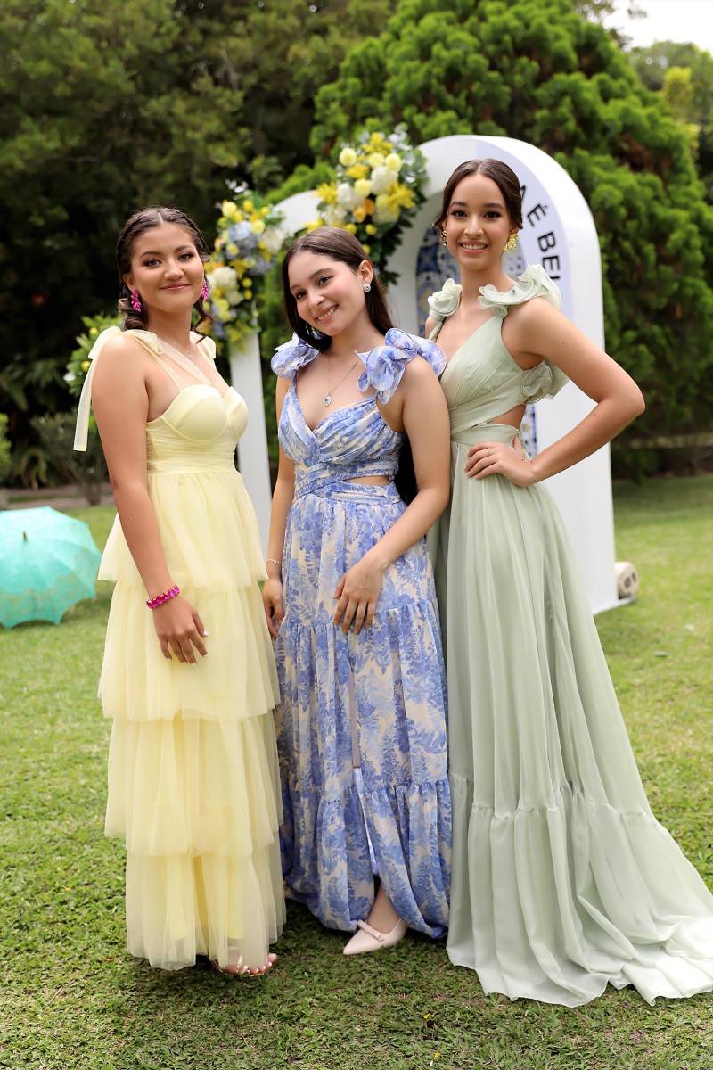 Andrea Salgado y Sariana Ardón y Anna Flores.