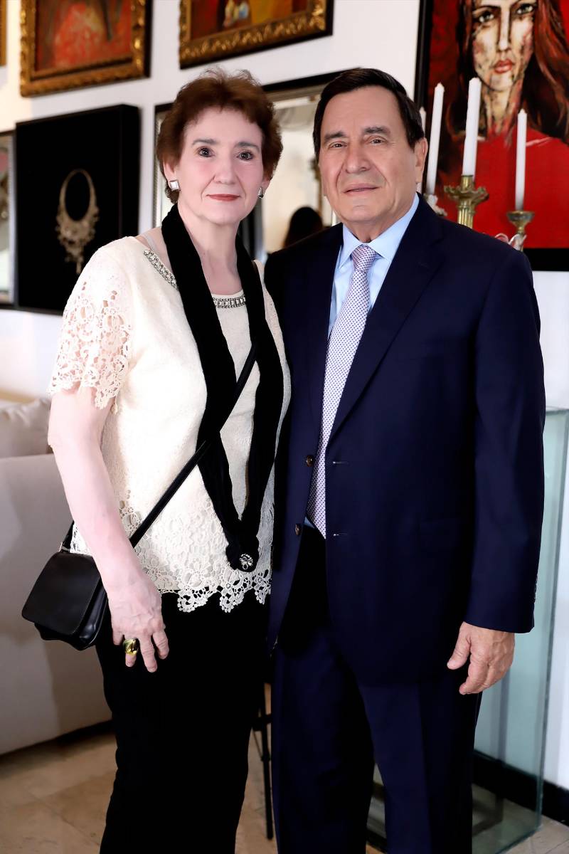 Belinda Mendoza de Lara y Carlos Alfredo Lara.