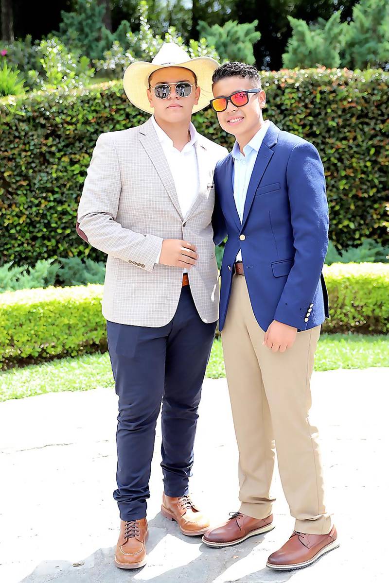 Ethan Ayes y Diego Flores