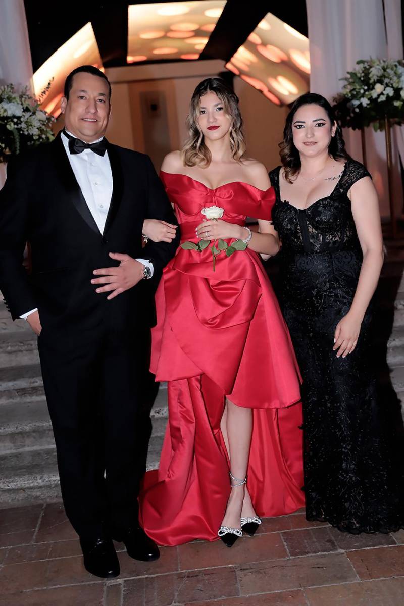 Gabriel Cáceres, Andrea Cáceres y Stephanie Rodríguez.