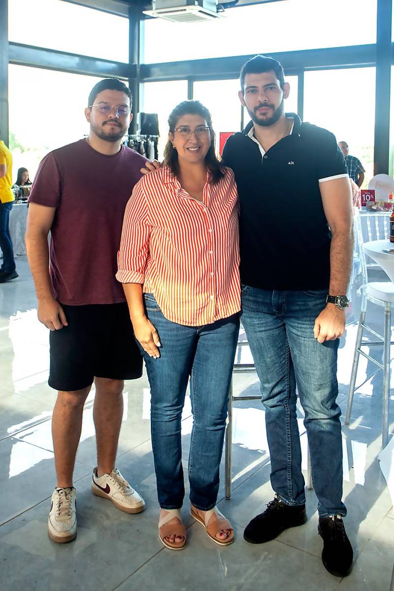 Andrés Santos, Malena Handal y Farid Canales.