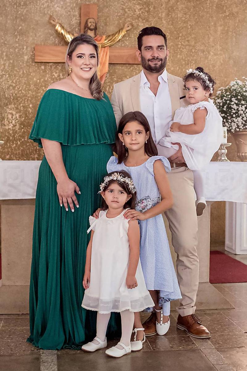 Alice y Dennys Andino con sus hijas Camila, Alessandra y AnaLucia 