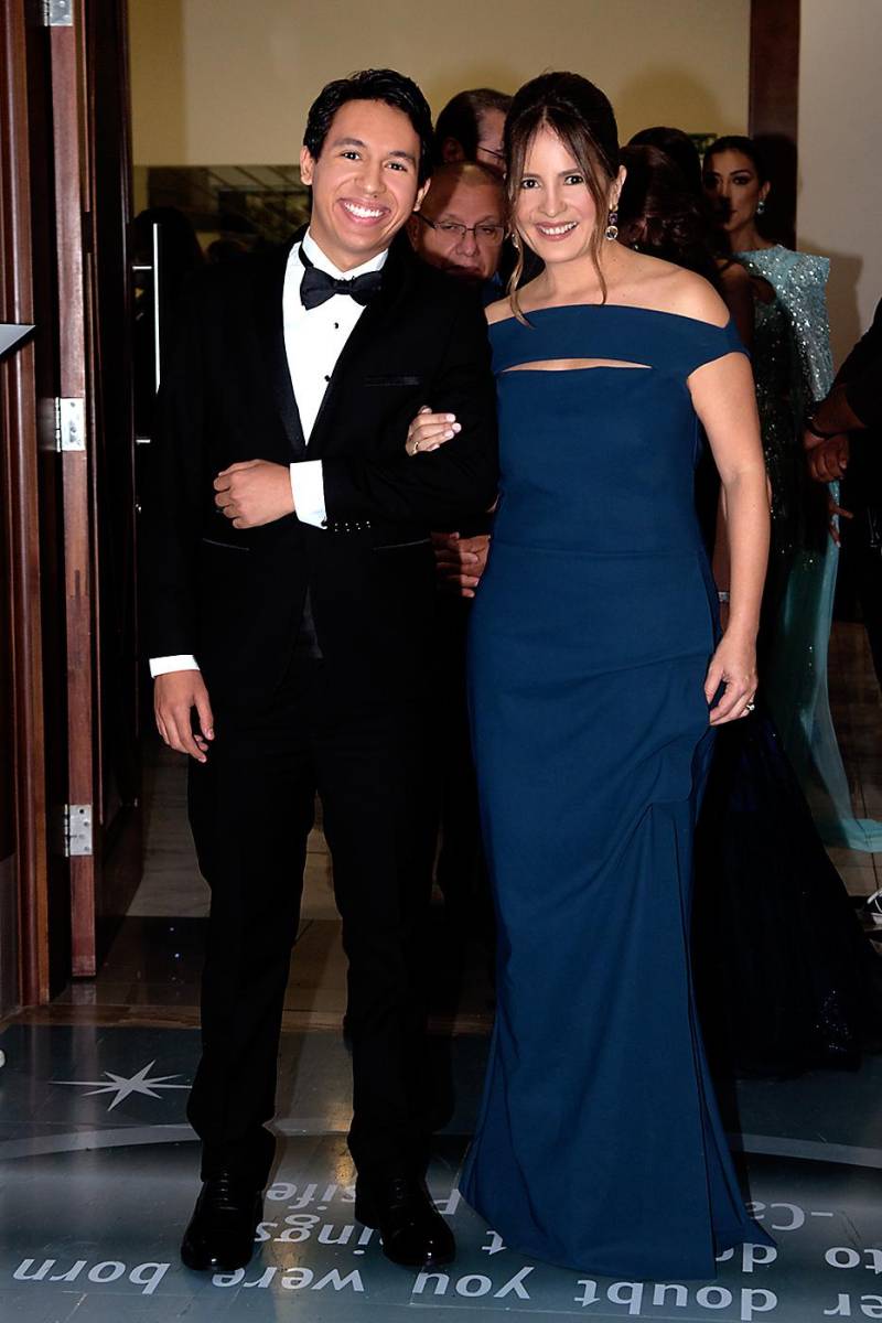 Juan Carlos y su madre Isabel Contreras