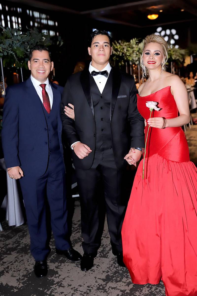 Daniel, Ricardo Montalván y Lisseth Vallecillo.