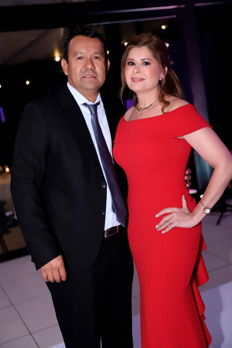 Omar Flores y Carolina Ledezma.