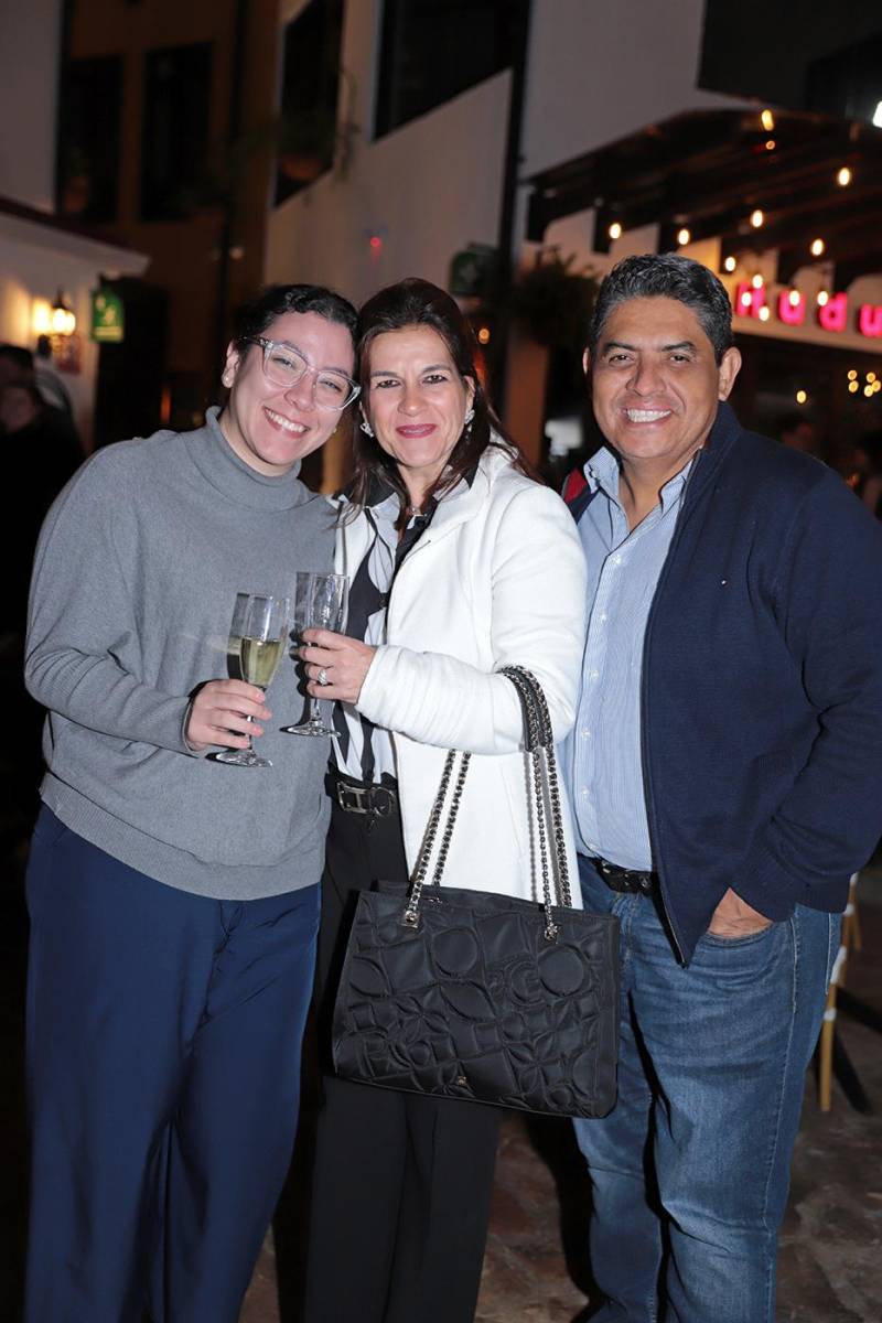 Tali Espinoza, María Isabel Caminals y José Alvarenga.