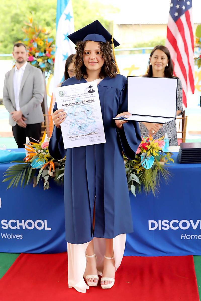 Entrega de títulos de Discovery School 2023