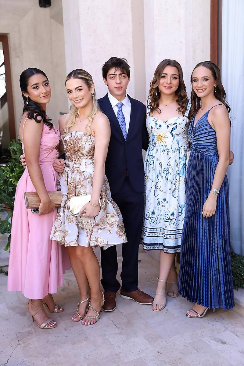 Paola DiBono, Estefanía Román, Alexei Rumman, Mariana Simón y María Fortín.