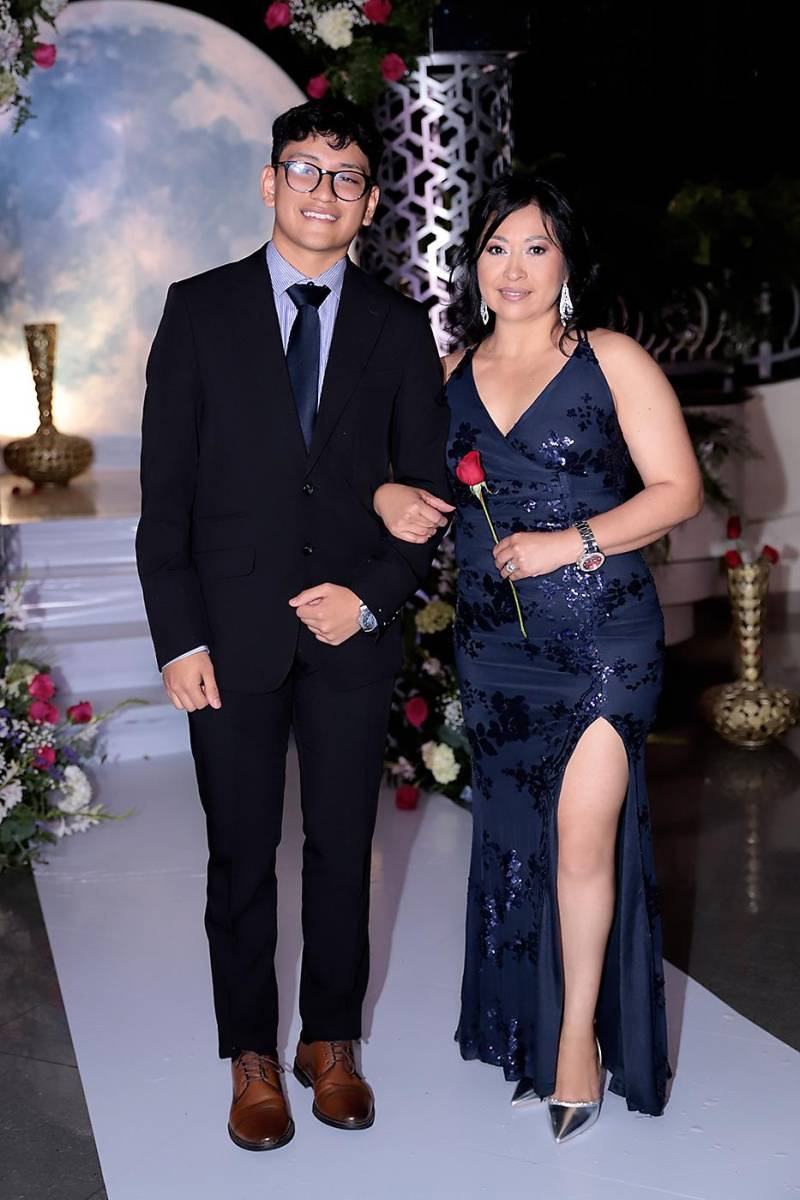 Desfile padres e hijos de la prom 2024 del Instituto San José del Carmen