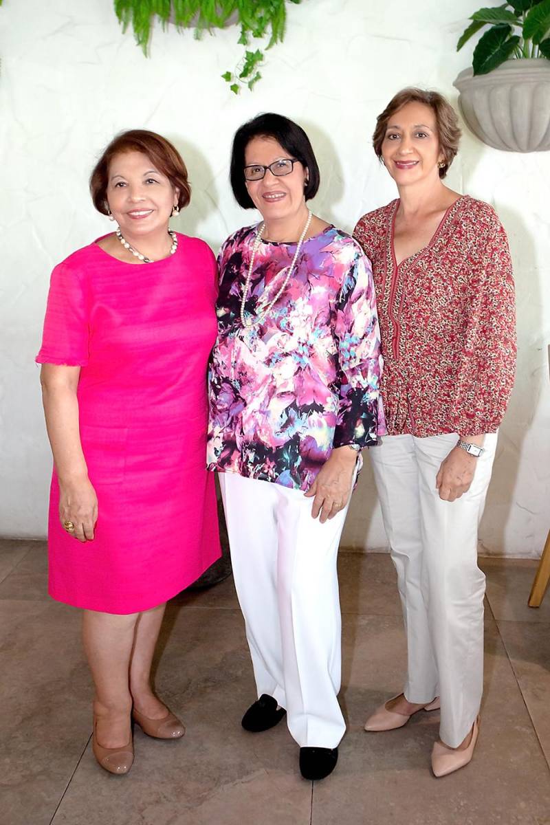 Juanita Fernández, Mercy Reynaud y Mirna Rápalo.