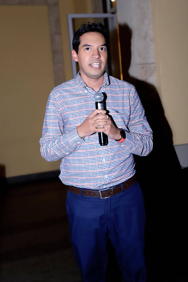 Hugo Flores.