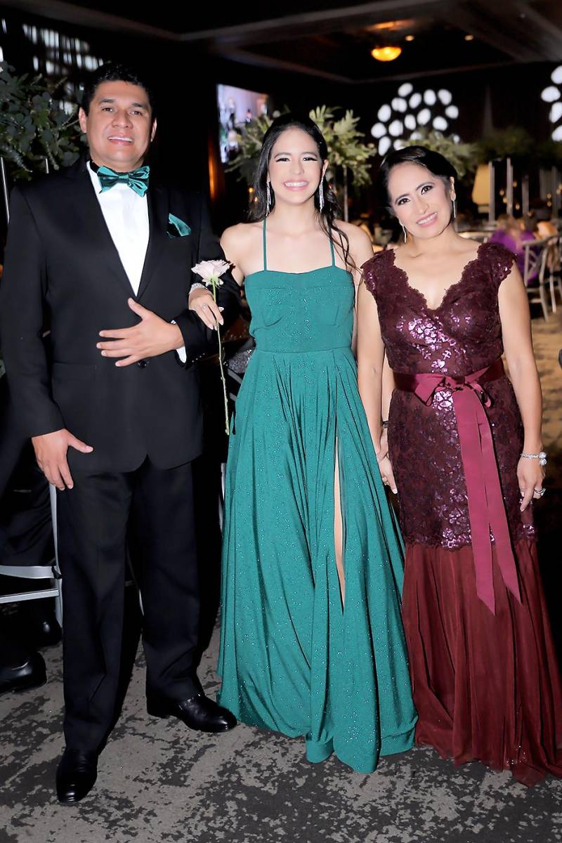 Santiago, Andrea García y Aracely Alvarado.