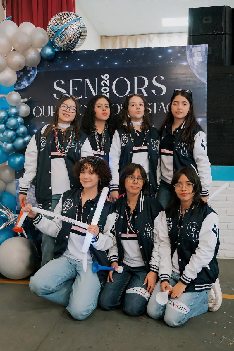 Senior entrance de la clase 2026 del Instituto María Auxiliadora