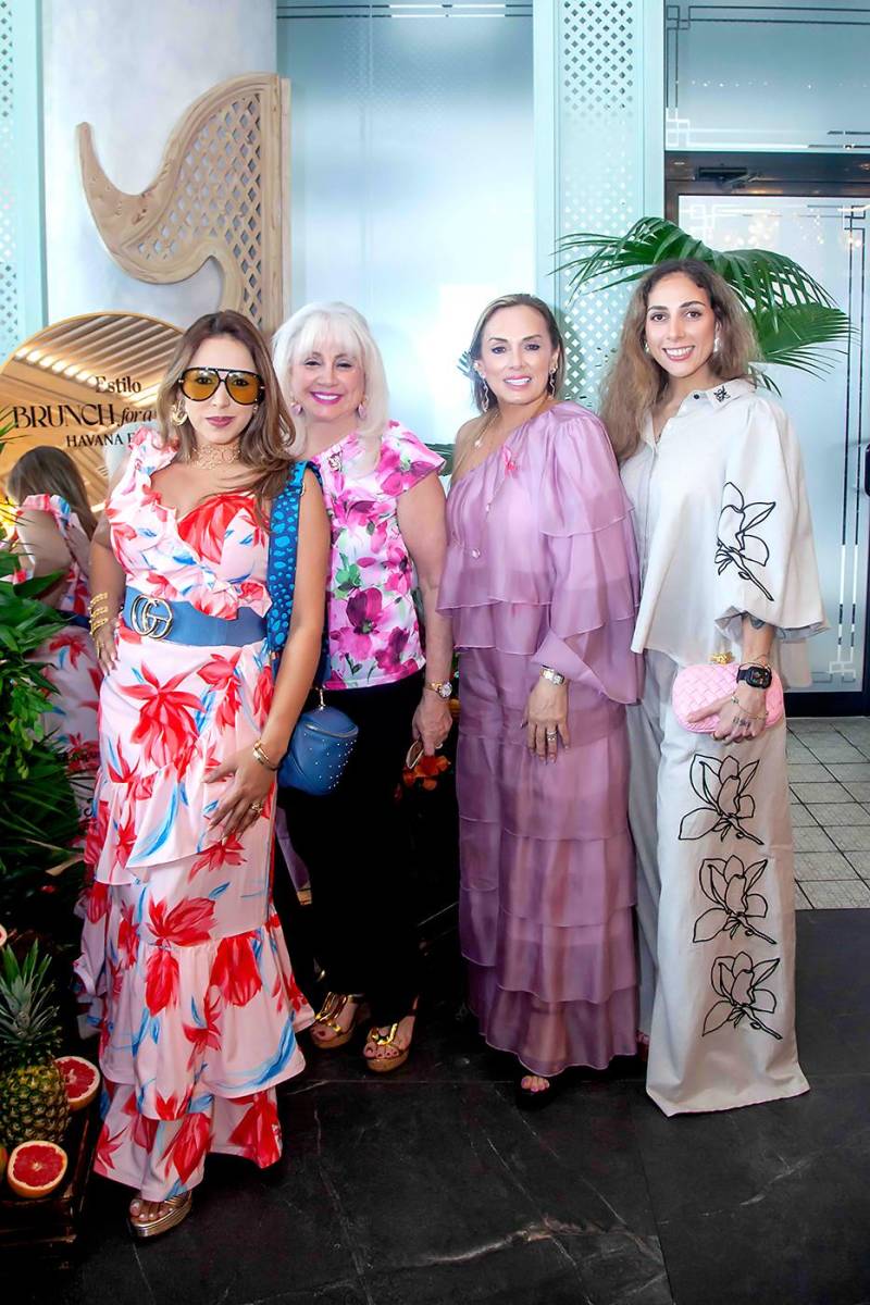 Lorna Knuth, Jackie Babun, Androlla Mitri y Alexia Mitri.