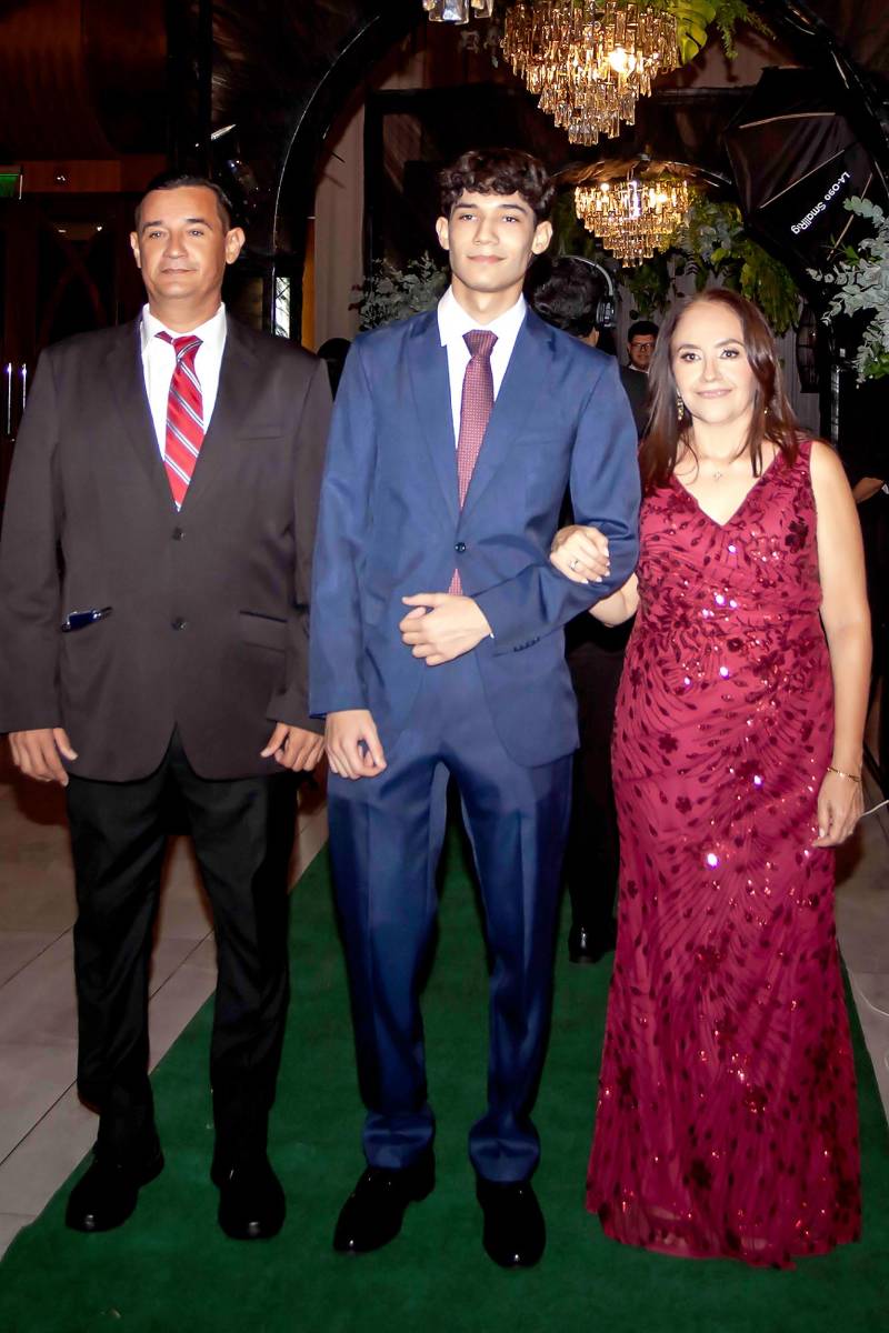Desfile de padres e hijos de la prom 2026 de Kiddy Kat Bilingual School &amp; Morazzanni Institute