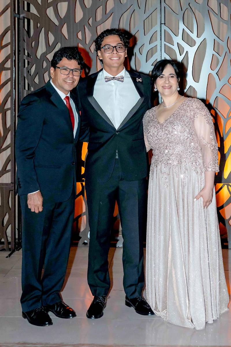 Desfile padres e hijos de la prom 2026 de la Escuela Santa María del Valle