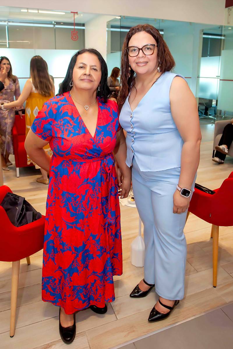 Alda Meza y Fannia Osorio.