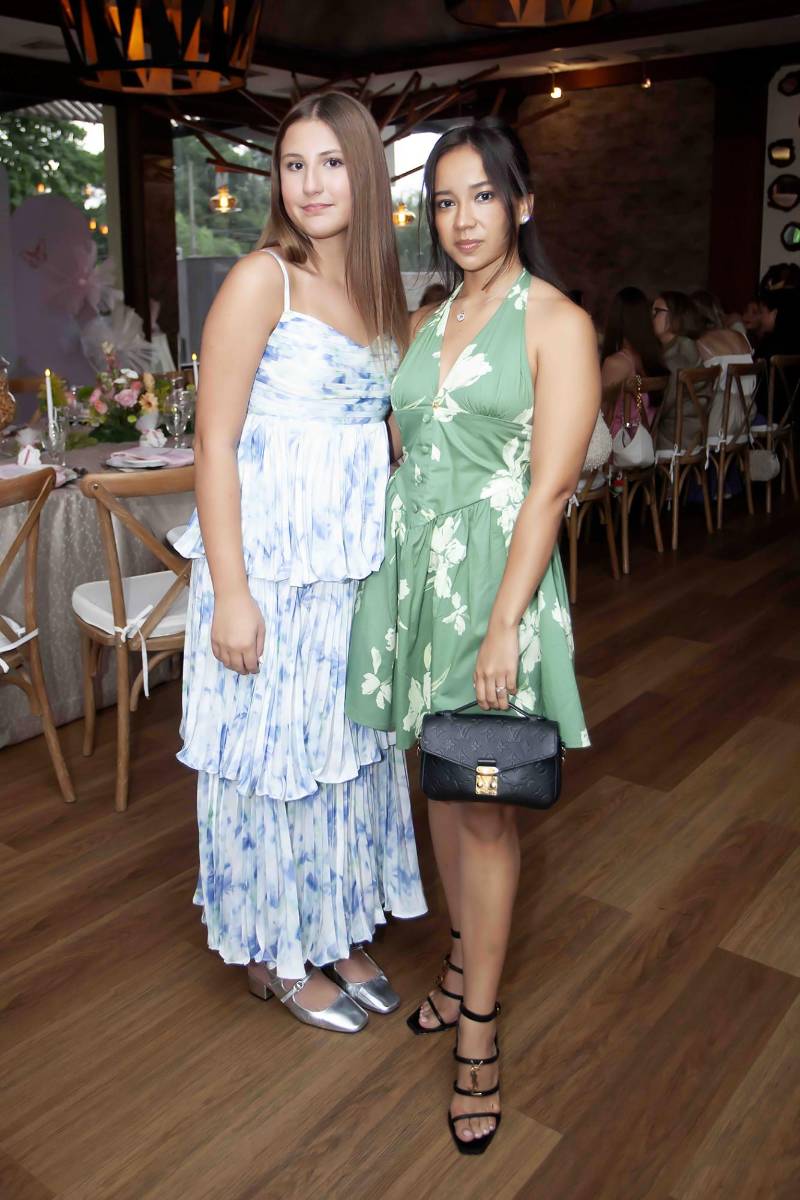 Adriana Cáceres y Natalia Naveda.