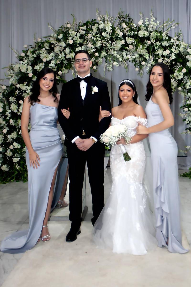 María Fernanda, Carlos Eduardo Méraz, Anahí Figueroa y Ligia Méraz.