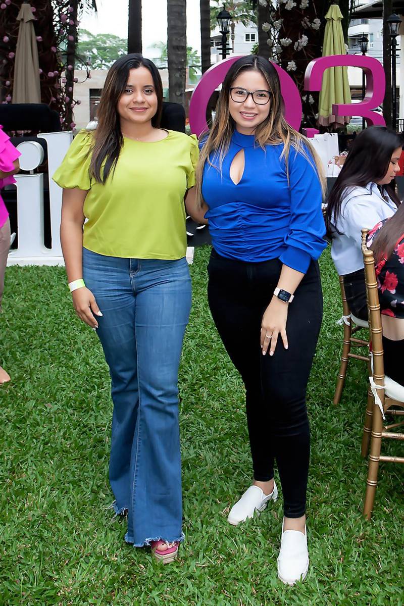 Ana Villanueva y Krizzia Carranza.