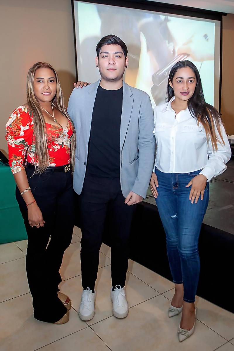 Karen Castro, Oscar Sevilla y Gabriela Cabrera.