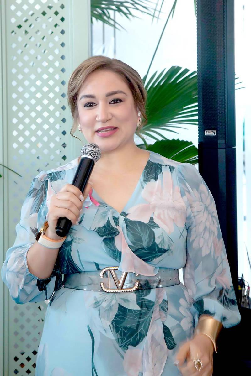 Jazzania Croasdaile, gerente de mercadeo de Mercedes Benz.