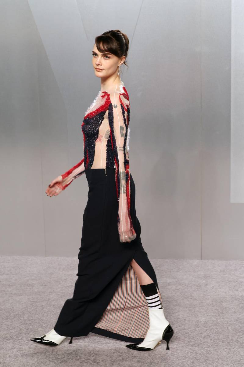 Cara Delevingne en un look de Thom Browne