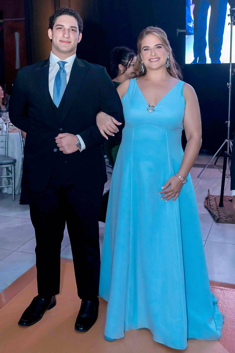 Desfile de Padres e Hijos en la gala de graduación de la Escuela Internacional Sampedrana 2026