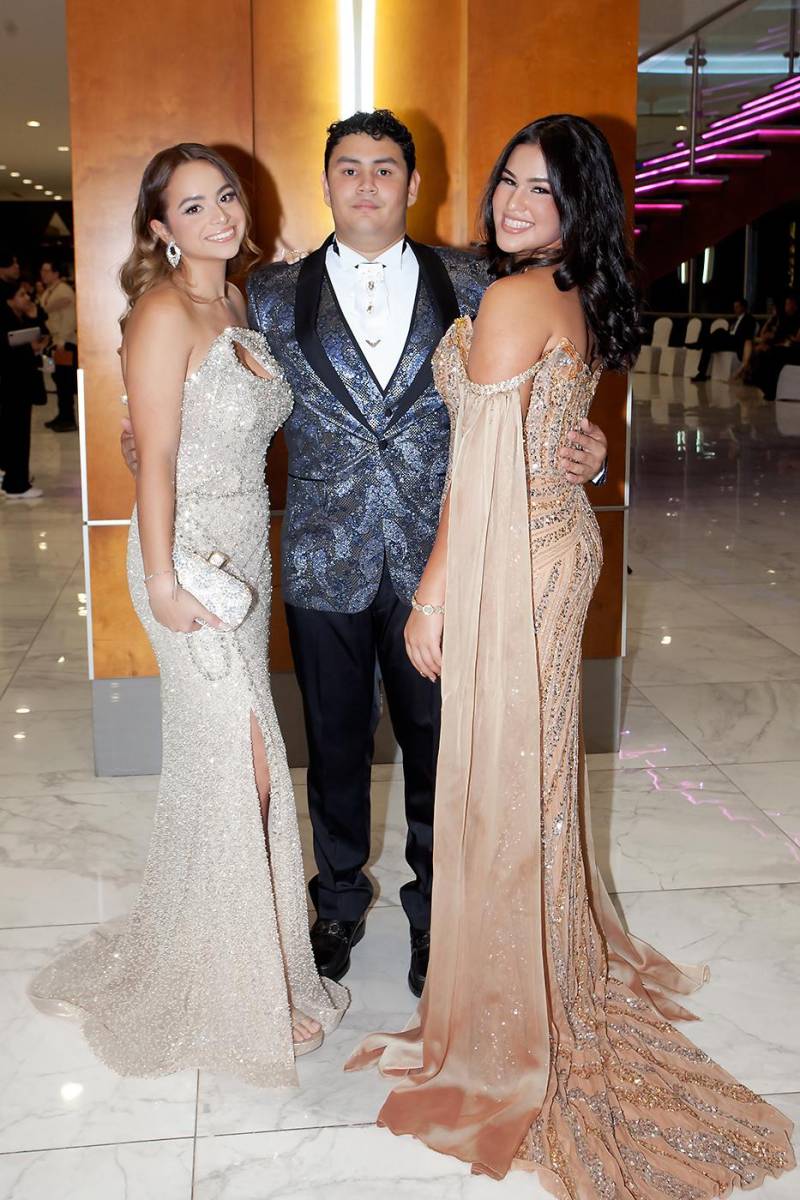 Camille Saybe, Marlon Ramírez y Alejandra Valdiviezo.