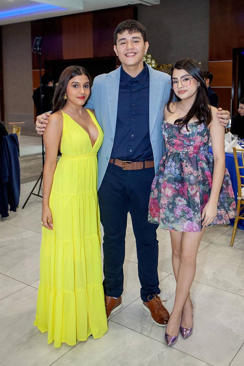 El salón Emperador del Copantl Convention Center fue el lugar elegido por el comité de padres de familia de la Generación 2025 de Saint Peter Academy para celebrar su primer encuentro estudiantil antes del inicio de clases. En la foto: Vianjy González, Diego Banegas y Alison Gámez.