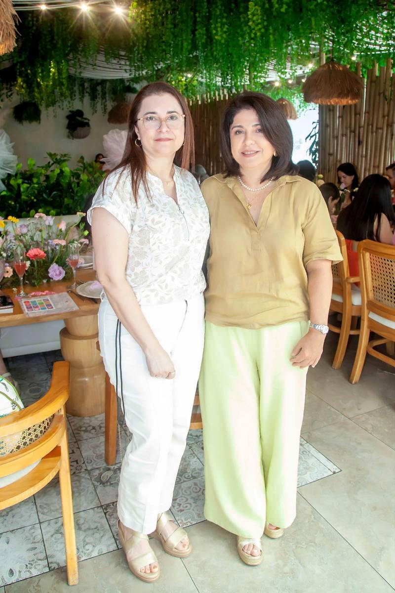 Eva Moran y Giovanna de Barahona.