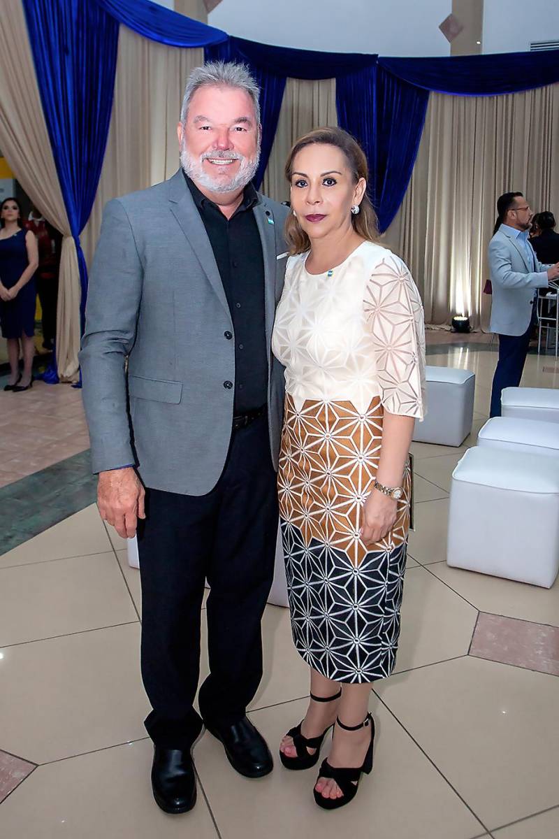 Roberto Contreras y su esposa Zoila Santos.