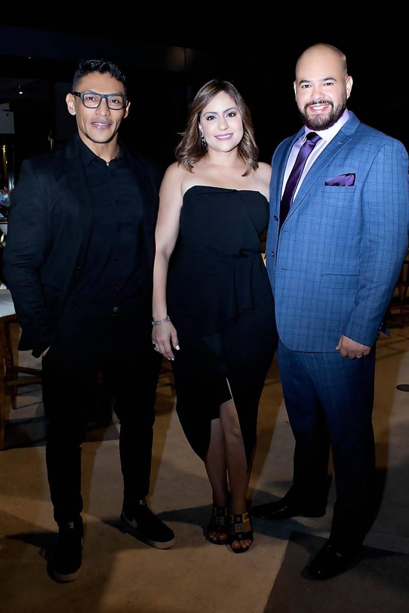 Jhony Vásquez con Ana María y Jean Franco Tinoco.
