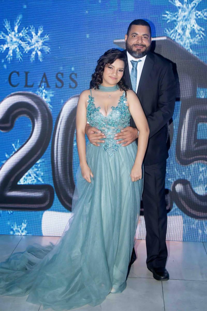 Desfile padres e hijos de la prom 2025 de Saint Peter Academy