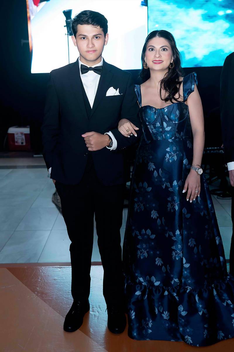 Desfile de Padres e Hijos en la gala de graduación de la Escuela Internacional Sampedrana 2026