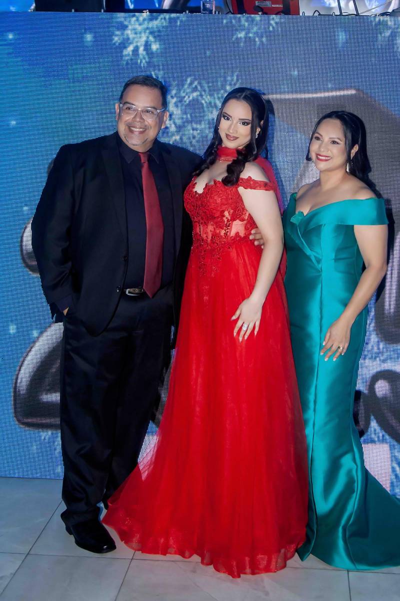 Desfile padres e hijos de la prom 2025 de Saint Peter Academy