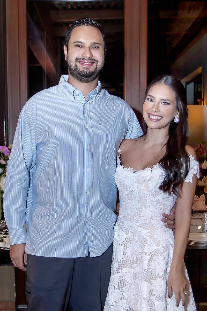 Los felices enamorados William Hall Noriega y su prometida Eugenia Sofía Salgado Romero.
