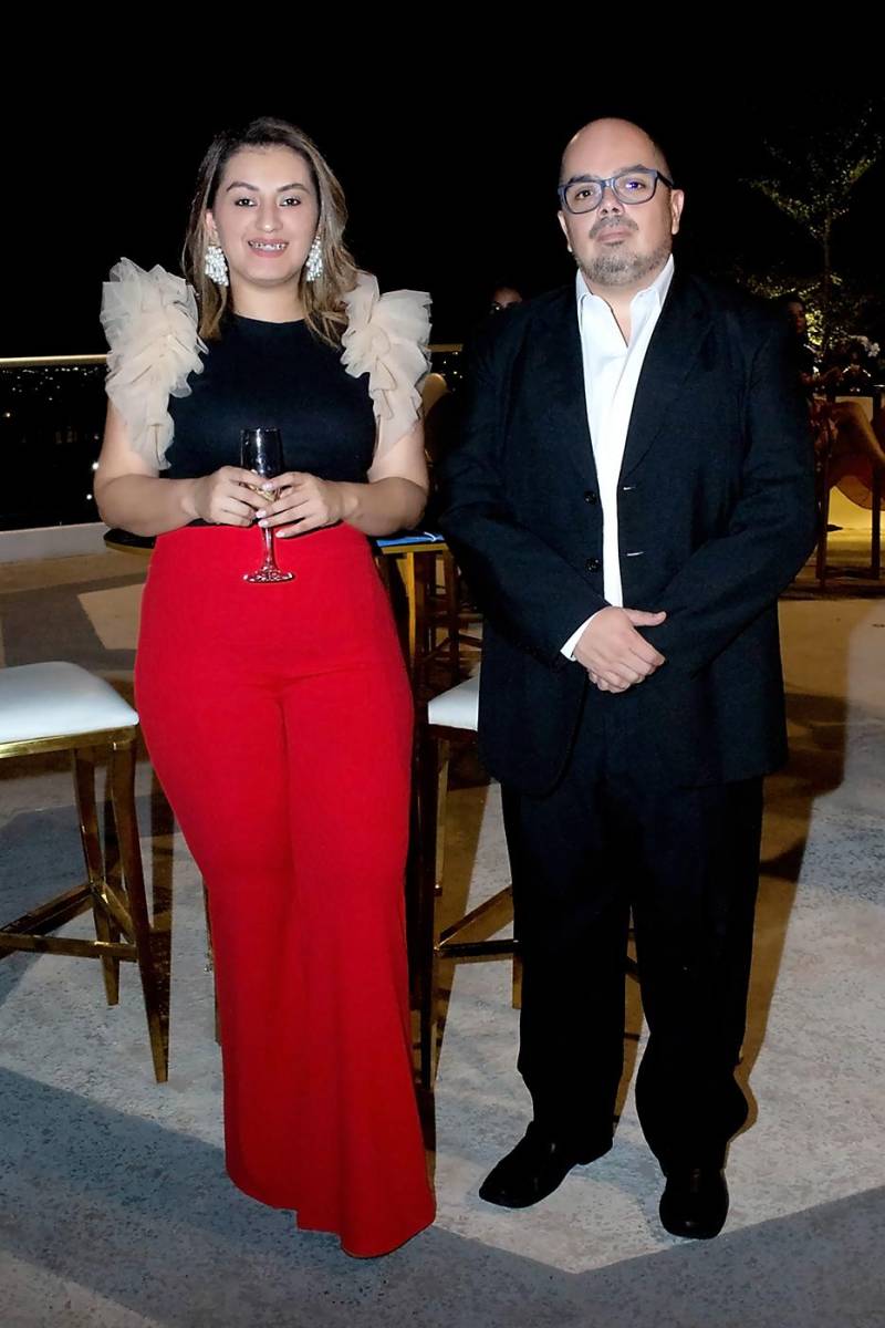 Karina Matute y Carlos Rodríguez de BTL equipos médicos.