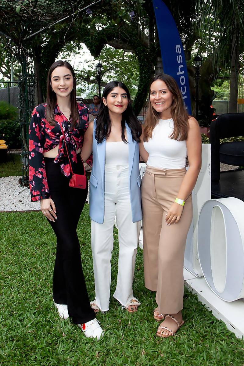 Angie Deras, Nazareth Portillo y Allison Pérez.
